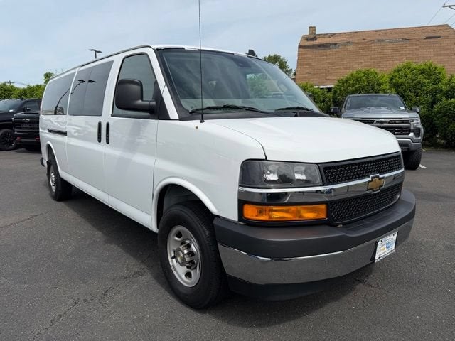 2025 Chevrolet Express Passenger 1LT