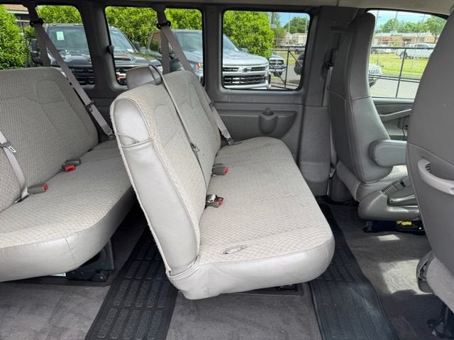 2025 Chevrolet Express Passenger 1LT