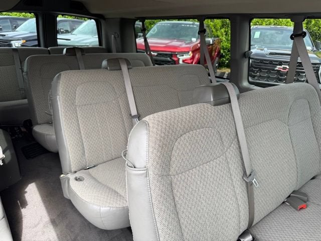 2025 Chevrolet Express Passenger 1LT