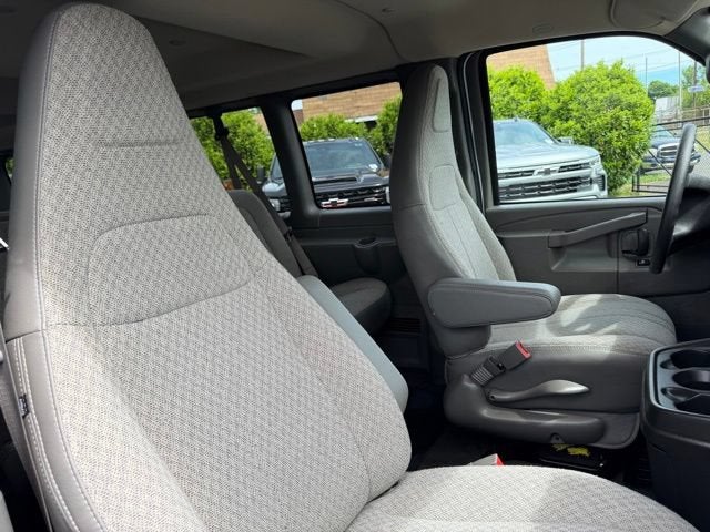 2025 Chevrolet Express Passenger 1LT