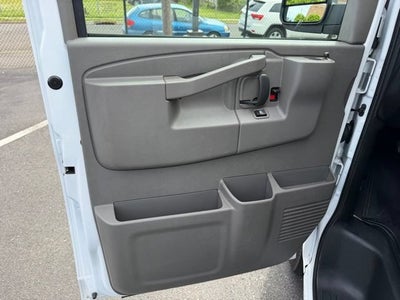2025 Chevrolet Express Passenger 1LT