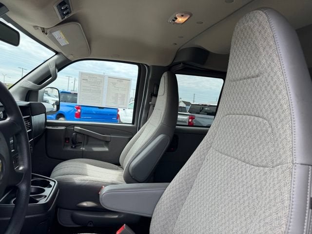 2025 Chevrolet Express Passenger 1LT