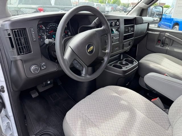 2025 Chevrolet Express Passenger 1LT