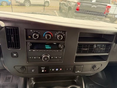 2025 Chevrolet Express Passenger 1LT
