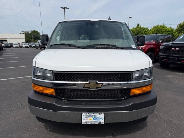 2025 Chevrolet Express Passenger 1LT