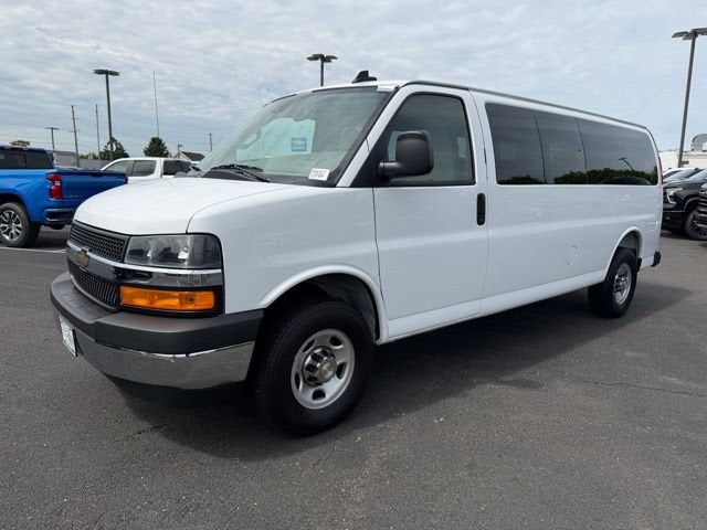 2025 Chevrolet Express Passenger 1LT