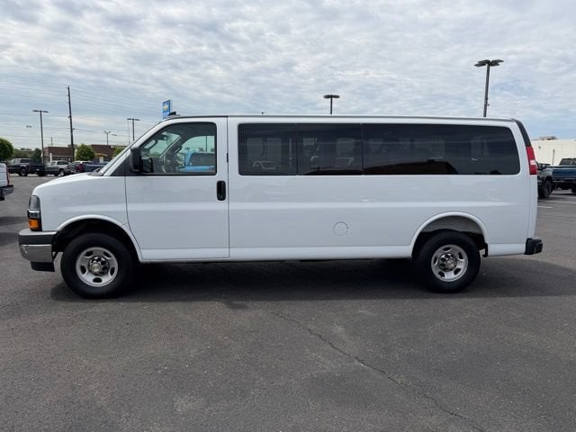 2025 Chevrolet Express Passenger 1LT