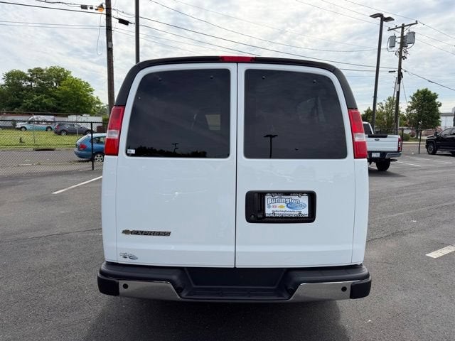2025 Chevrolet Express Passenger 1LT