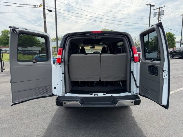 2025 Chevrolet Express Passenger 1LT