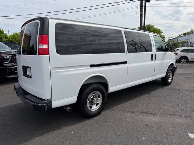 2025 Chevrolet Express Passenger 1LT
