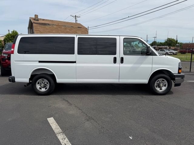 2025 Chevrolet Express Passenger 1LT