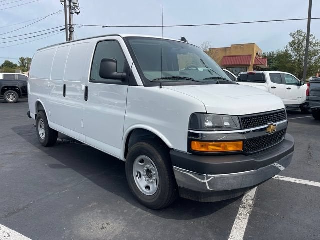 2025 Chevrolet Express Cargo WT