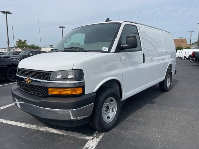 2025 Chevrolet Express Cargo WT