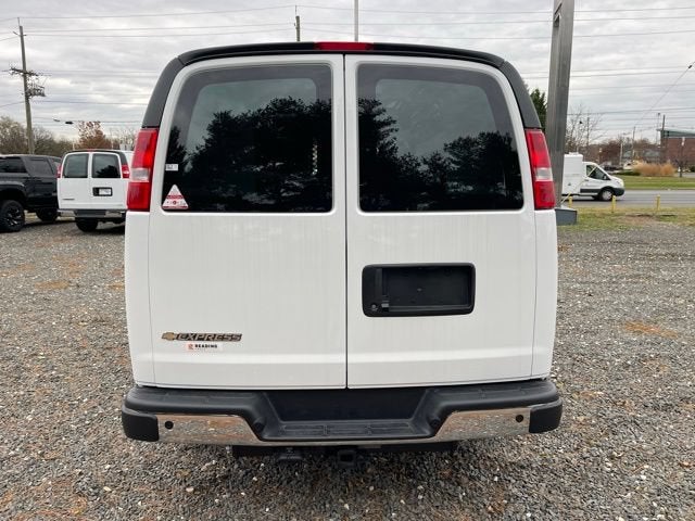 2025 Chevrolet Express Cargo WT