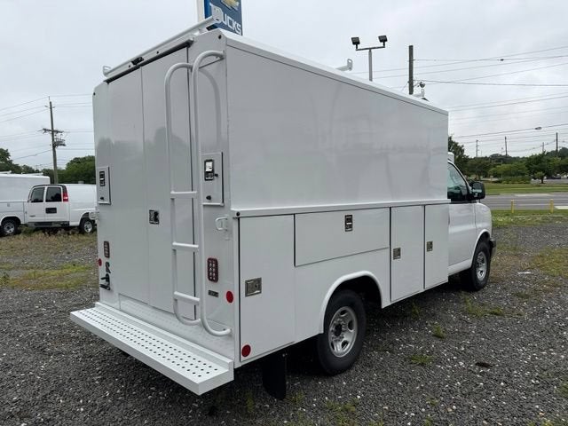 2026 Chevrolet Express Cutaway 3500 1WT