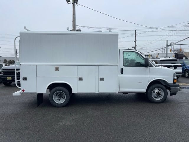 2026 Chevrolet Express Cutaway 3500 1WT