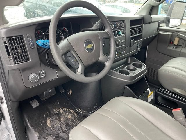 2026 Chevrolet Express Cutaway 3500 1WT