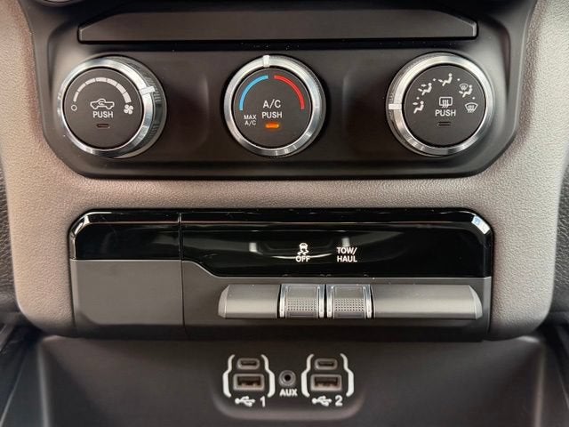 2022 RAM 1500 Big Horn Crew Cab 4x4 5'7" Box