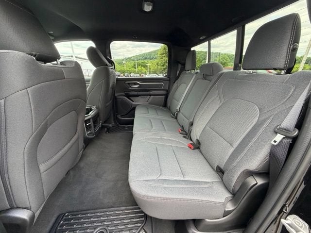 2022 RAM 1500 Big Horn Crew Cab 4x4 5'7" Box