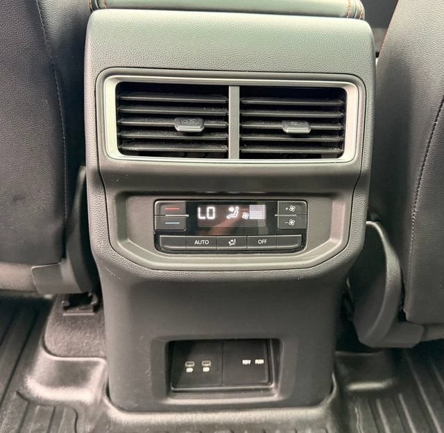 2024 Volkswagen Atlas 2.0T Peak Edition SE w/Technology