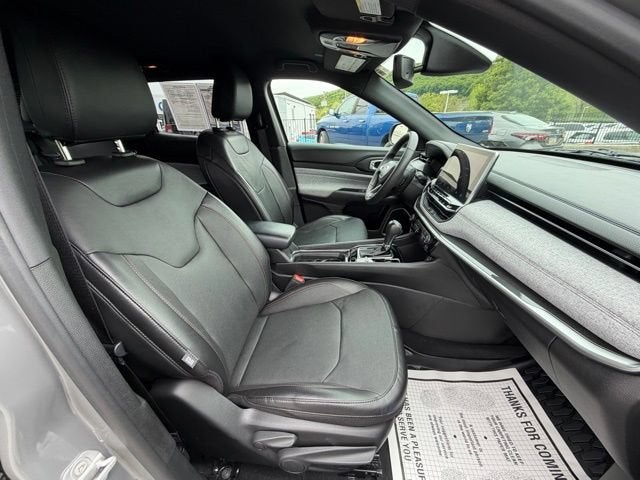 2023 Jeep Compass Latitude Lux FWD